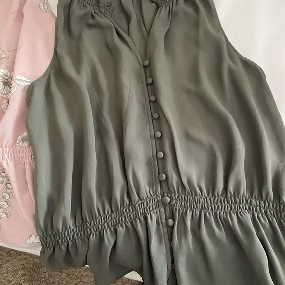 2 Express blouses - Picture 5 of 7